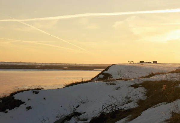 Puesta de sol sobre el río Dvina del Norte — Foto de Stock