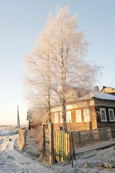 Paisaje de invierno, casa de pueblo . —  Fotos de Stock