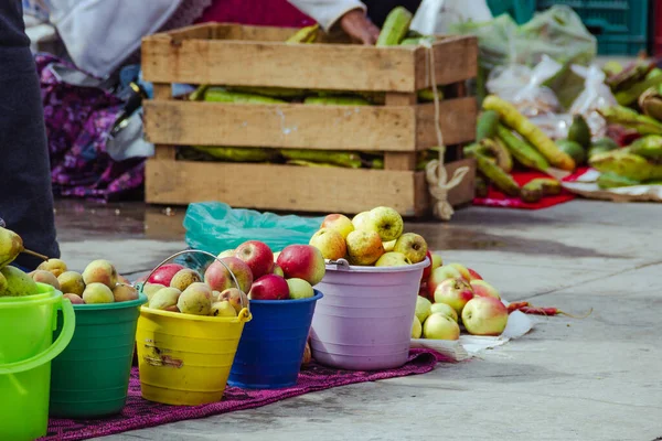 Manzana Lechera Venta Mercado Mexicano Cubo — Foto de Stock