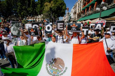 Puebla, Meksika; 11-15-25: Puebla 'da düzenlenen siyasi protesto sırasında 