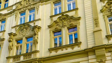 Prag Eski Şehir Belediye Binası 'nın dış görünüşü.