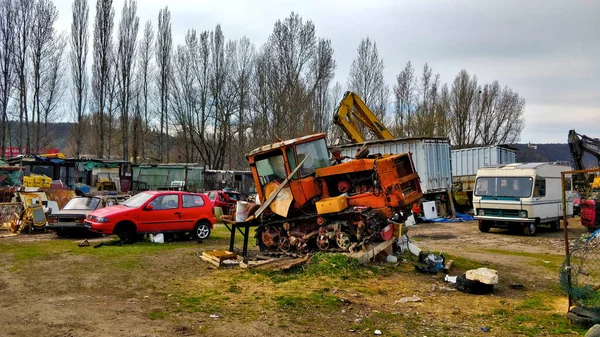 Escavadora Correia Abandonada Quebrada Deixada Local Despejo Com Muito Lixo — Fotografia de Stock