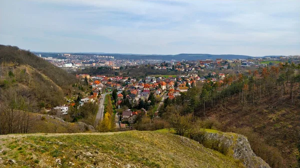 Pequena Aldeia Perto Praga Vista Colina Aldeia Fica Vale Tempo — Fotografia de Stock