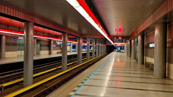 Interior Estação Metro Prosek Linha Vermelha Praga — Fotografia de Stock