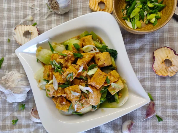 Plat Composé Pak Choi Tofu Oignon Printemps Servi Dans Assiette — Photo