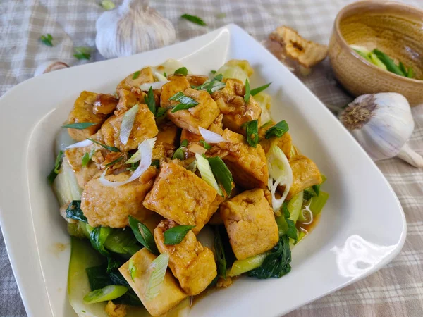 Détail Plat Tofu Oignon Printemps Bok Choy Avec Saucisse Soja — Photo