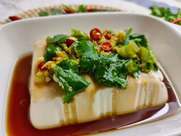 Tofu Soie Préparé Sauce Soja Avec Coriandre Piment Sur Dessus — Photo