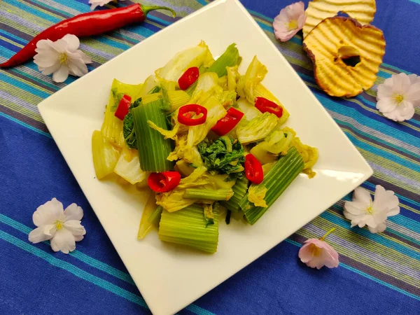 Salade Céleri Frais Avec Chou Chinois Piment Rouge Servi Sur — Photo