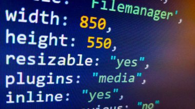 JavaScript kodlu ekran detayları, özellikle JSON nesnesi. Bu nesne büyük ihtimalle bir kütüphanenin yapılandırmasıdır.