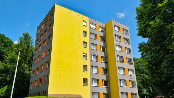 Prague République Tchèque Juillet 2021 Bloc Appartements Coloré Style Communiste — Photo