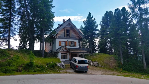 Grobming Austria August 2021 Wooden Mountain Chalet Standing Forest Hill — Stock Photo, Image