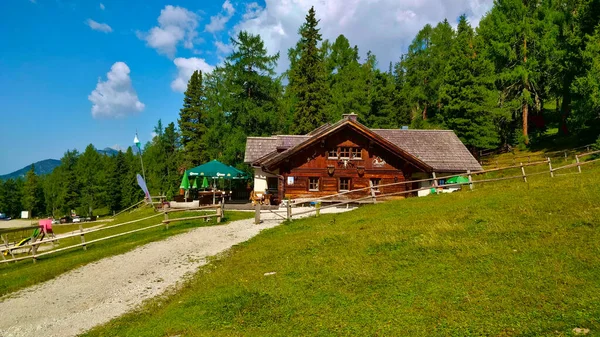 Grobming Autriche Août 2021 Chalet Montagne Bois Avec Route Accès — Photo
