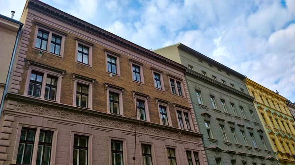 Prag Tschechische Republik August 2021 Baumalte Städtische Wohnhäuser Der Straße — Stockfoto