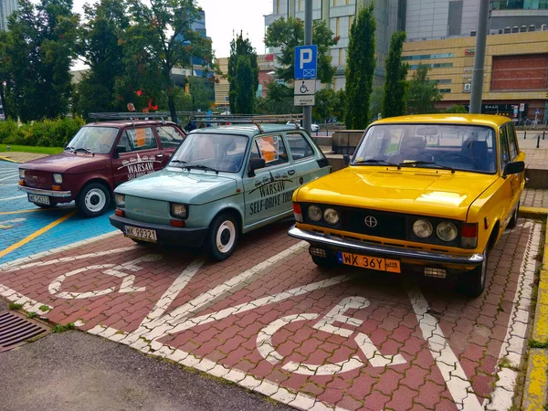 Varsóvia Polônia Agosto 2021 Três Carros Antigos Estacionados Estacionamento Para — Fotografia de Stock