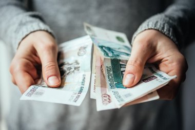 Rus Rublesi faturaları holding eller