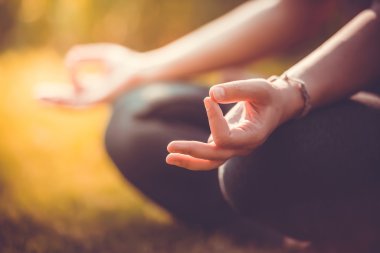 Yoga Çalışan Genç Kadın