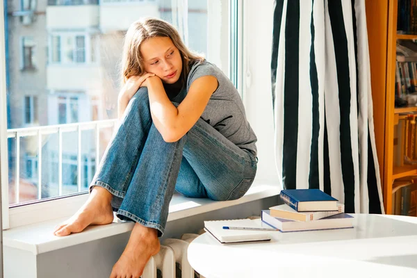 Portrait of a teenage girl — Stock Photo, Image