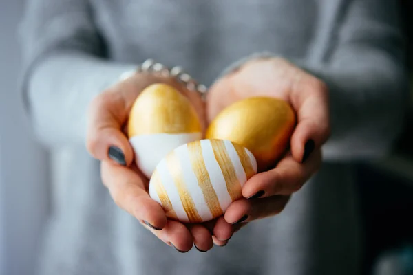 Oeufs de Pâques peints modernes — Photo