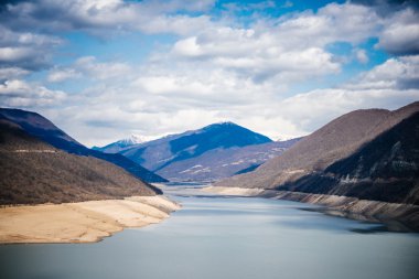 Zhinvali rezervuar göl manzara