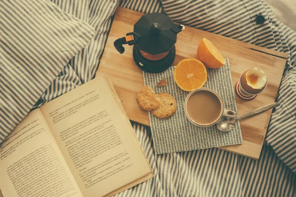 Breakfast served in bed — Stock Photo, Image