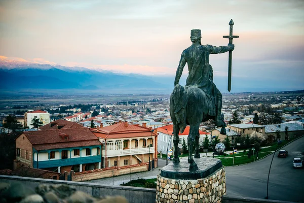 ⬇ Скачать Картинки Памятник В Телави, Стоковые Фото Памятник В.