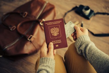 Rus seyahat pasaport kişi tutar