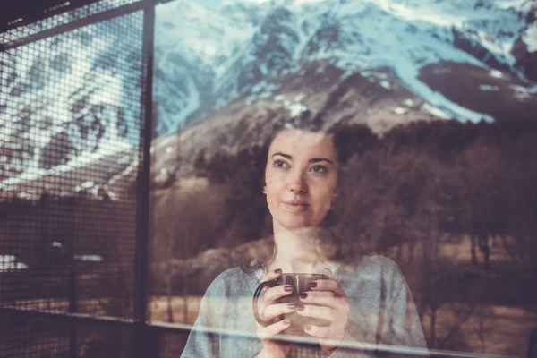 Young woman enjoys her morning — Stock Photo, Image