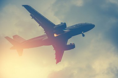 Yolcu uçağı gökyüzünde