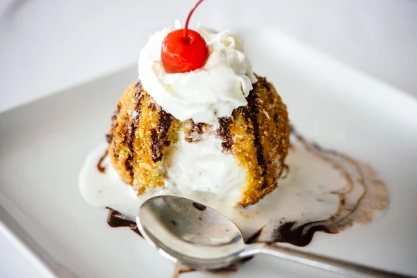 Ice cream served on plate — Stock Photo, Image