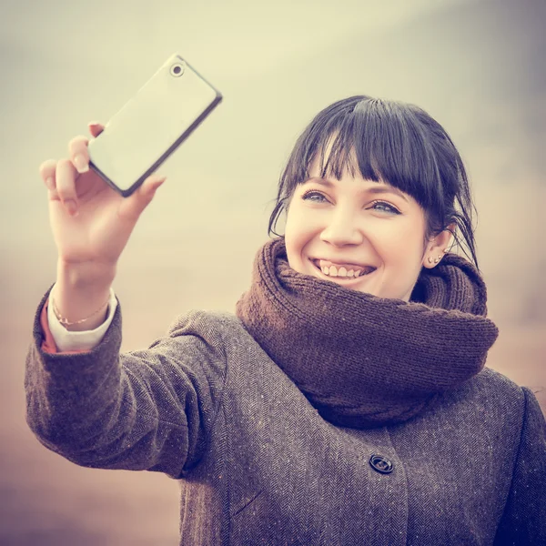 Meisje maakt selfie — Stockfoto