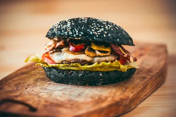 黒のハンバーガー — ストック写真