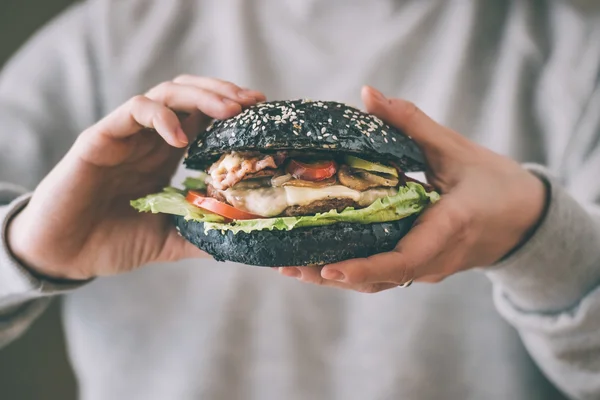 Burger negru — Fotografie, imagine de stoc