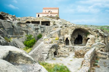 Yukarı bak.
