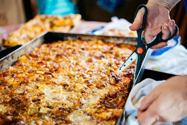 Preparação de pizza caseira — Fotografia de Stock