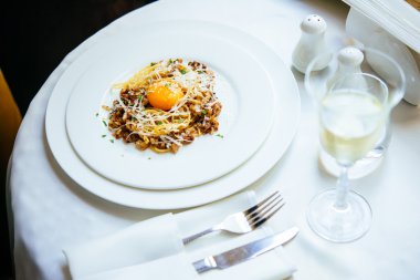 Makarna Carbonara plaka