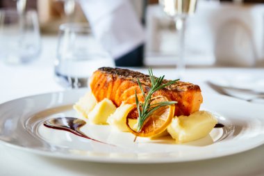 ızgara somon tabağı