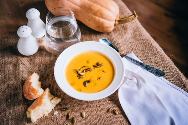 Geröstete Kürbis- und Karottensuppe — Stockfoto