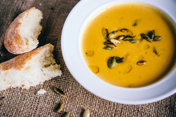 Geröstete Kürbis- und Karottensuppe — Stockfoto