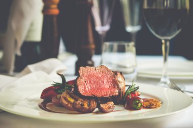 ızgara sebzeli dana biftek