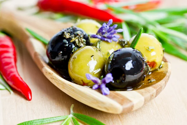 Aceitunas verdes de cerca — Foto de Stock