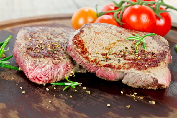 Steak mittel selten — Stockfoto