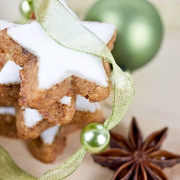 Xmas cookies på träbord — Stockfoto