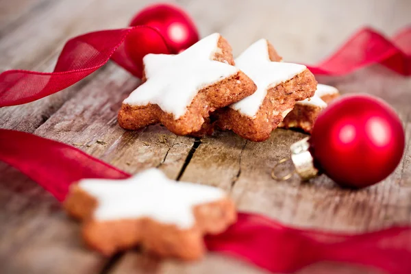 Xmas cookies on wooden table — Stock Photo, Image