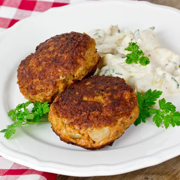 Bolas de carne grelhadas perto — Fotografia de Stock