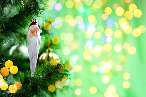 Karácsonyi Dekoráció Mikulás Claus Hosszú Fehér Szakállal Egy Egy Karácsonyfa — Stock Fotó