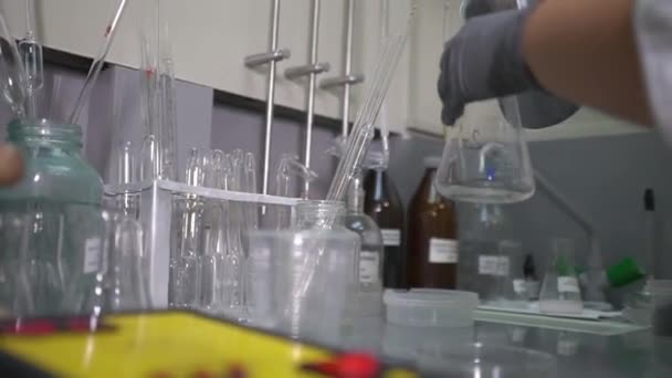 Laboratuvar testlerinin yürütülme süreci — Stok video