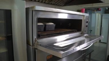 Küflü gübre fırına konur.