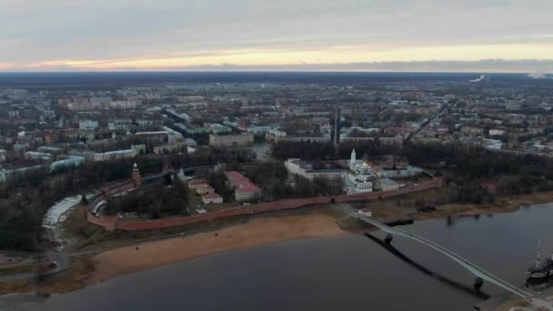 Вид на Софийский собор. аэрофотосъемка. Великий Новгород, Россия — стоковое видео