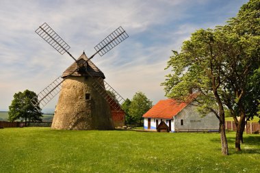 Eski Yeldeğirmeni - Çek Cumhuriyeti Avrupa. Bir bahçe ile güzel eski geleneksel mill house. Kuzelov - South Moravia'deki /.