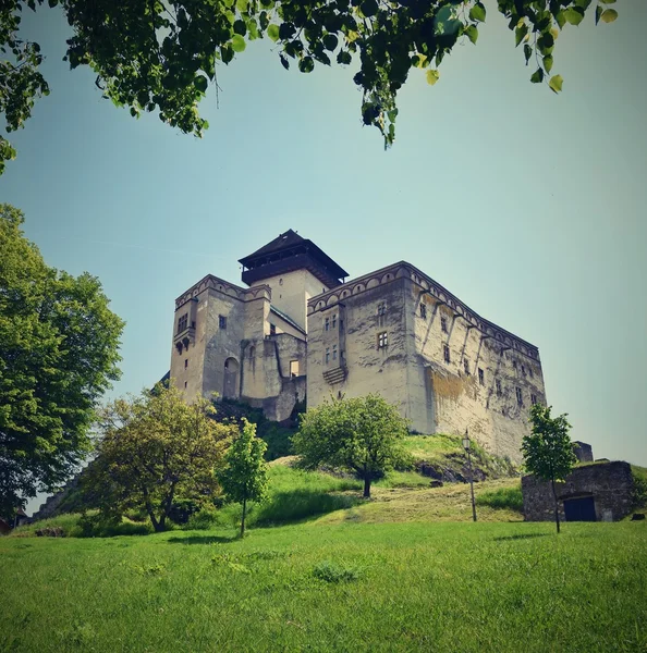Trencin 城堡，欧洲斯洛伐克共和国。美丽的老建筑. — 图库照片